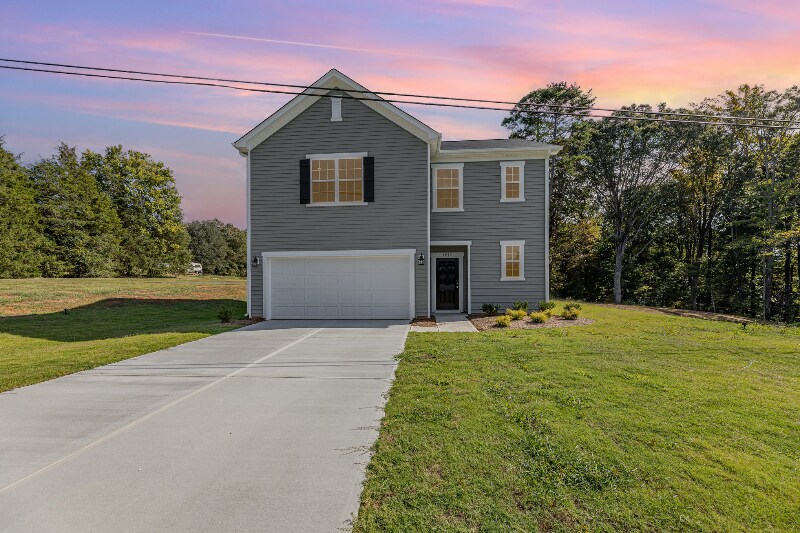 6845 Doral Dr in Tobaccoville, NC - Building Photo