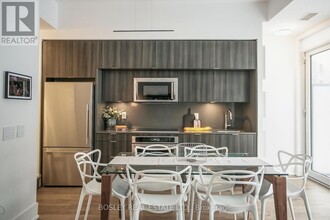 80-TH180 Vanauley St in Toronto, ON - Building Photo - Building Photo