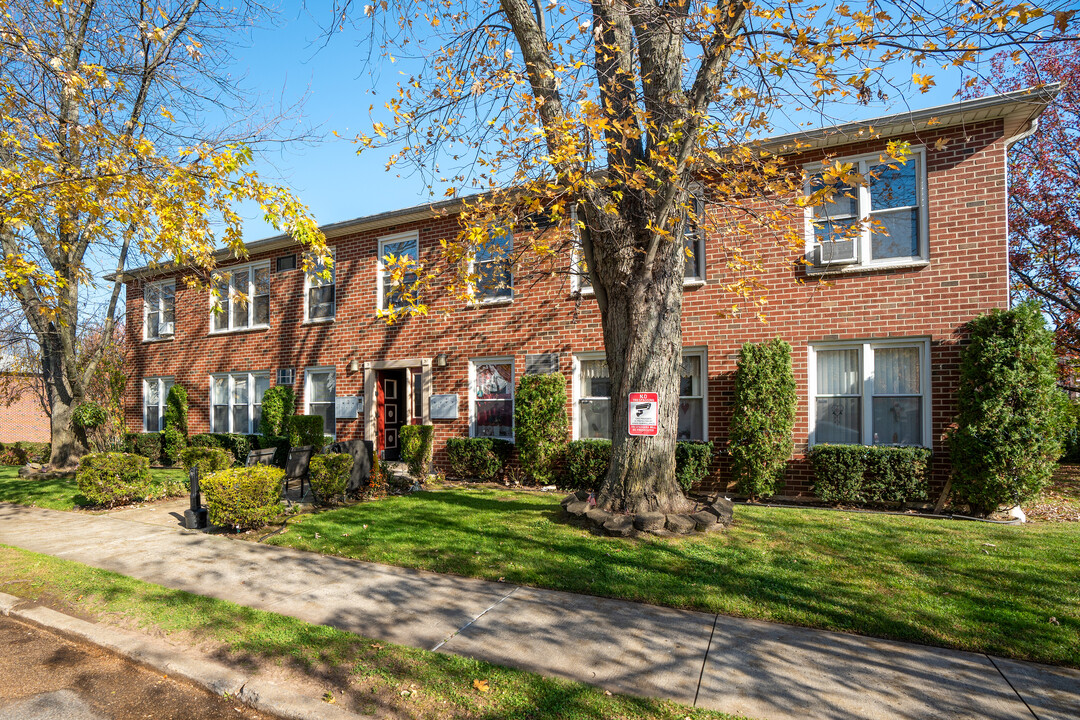 Armstrong Gardens in Staten Island, NY - Building Photo