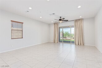 298 Nine Mile Creek Dr in Las Vegas, NV - Building Photo - Building Photo