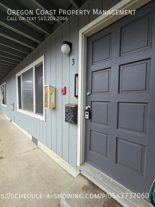811 SW 6th St in Newport, OR - Building Photo