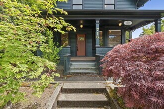 716 Center St in Oregon City, OR - Building Photo - Building Photo