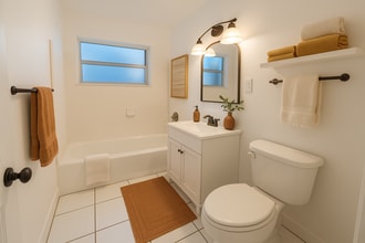 1600 Center St, Unit B8 in Jupiter, FL - Building Photo - Building Photo