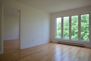 795 Rouillier Rue in La Prairie, QC - Building Photo