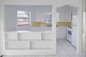 345 Beacom Blvd in Miami, FL - Building Photo - Building Photo