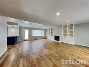 7035 Montroff Cir in Indianapolis, IN - Building Photo - Building Photo