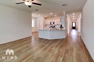 2528 Eden Crk Dr, Unit 2R in Fort Worth, TX - Foto de edificio - Building Photo