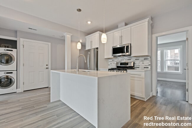 142 Sutherland Rd, Unit 2 in Boston, MA - Building Photo - Building Photo