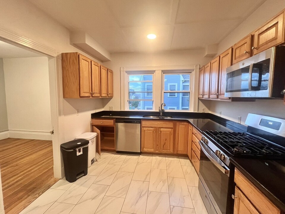 705 Washington St, Unit 1 in Boston, MA - Building Photo