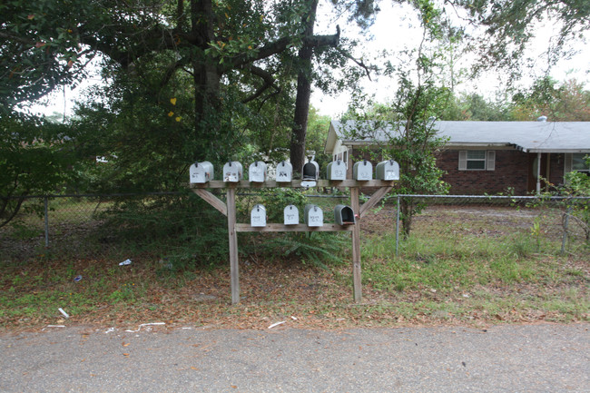 6421 Springwater St in Moss Point, MS - Foto de edificio - Building Photo