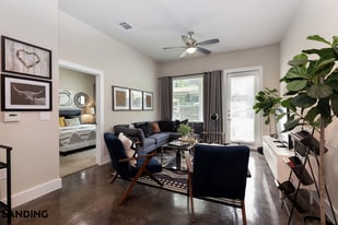 3501 Ross Ave, Unit 5005 in Dallas, TX - Building Photo