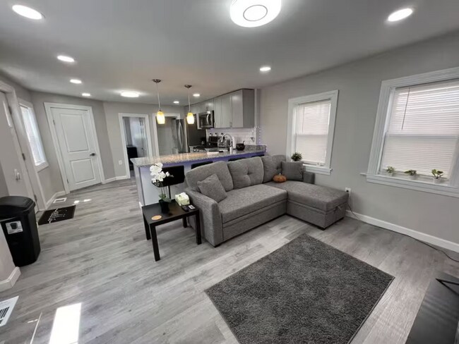 14 Lathrop St in Salem, MA - Building Photo - Building Photo