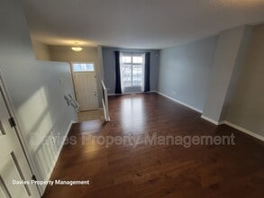 9151 Shaw Way SW in Edmonton, AB - Building Photo - Building Photo
