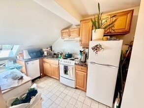 28 Derne St, Unit 5 in Boston, MA - Foto de edificio - Building Photo