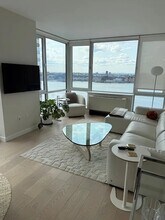 635 W 42nd St in New York, NY - Building Photo - Building Photo
