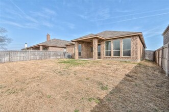 6013 Comanche Peak Dr in Fort Worth, TX - Building Photo - Building Photo