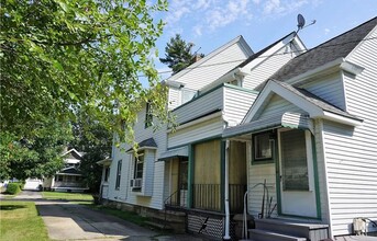 1376-1378 E 187th St in Cleveland, OH - Building Photo - Building Photo