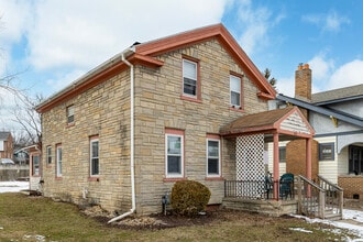 802 S Main St in Ann Arbor, MI - Foto de edificio - Building Photo