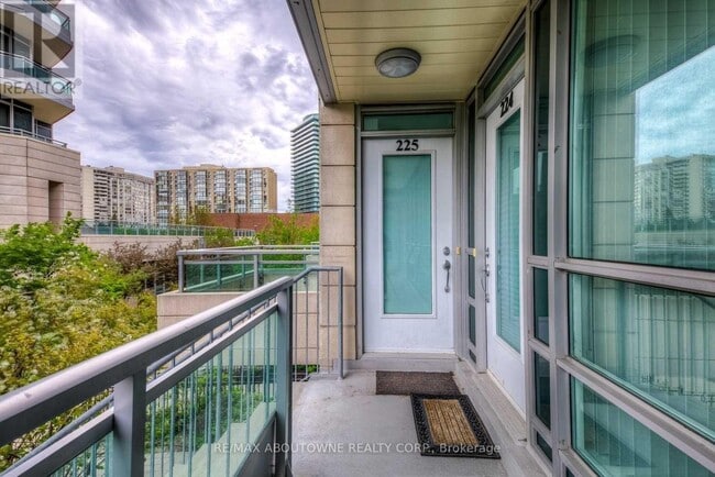 31 Olive Ave in Toronto, ON - Building Photo - Building Photo