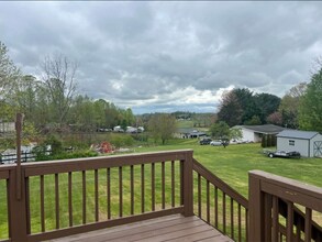 120 Meadowlark in Piney Flats, TN - Building Photo - Building Photo