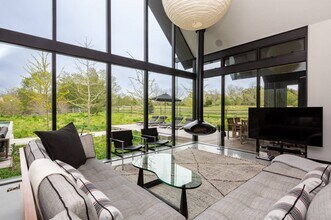 4 Springs Fireplace Rd in East Hampton, NY - Building Photo - Building Photo