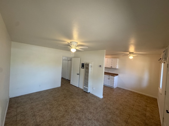 723-729 N Ferger Ave in Fresno, CA - Building Photo - Building Photo