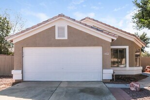 6999 W Rose Ln in Glendale, AZ - Building Photo