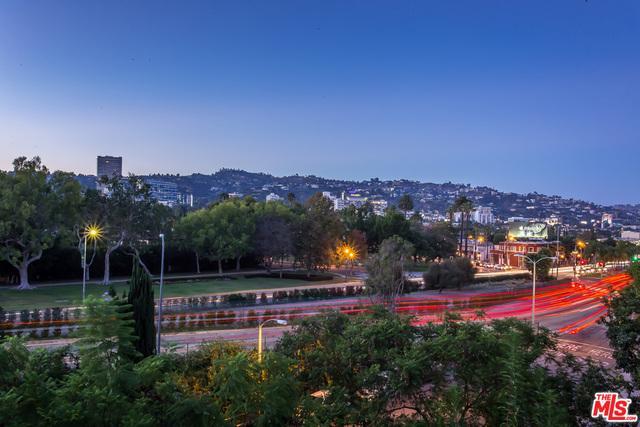 458 N Oakhurst Dr, Unit 206 in Beverly Hills, CA - Foto de edificio - Building Photo