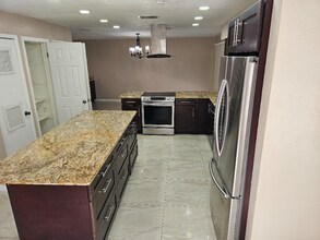 1704 NW 39th Terrace in Gainesville, FL - Foto de edificio - Building Photo