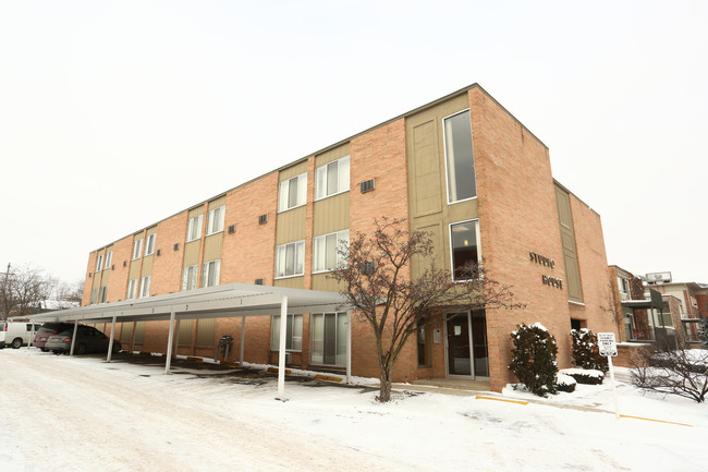 Studio House Apartments in East Lansing, MI - Building Photo - Building Photo