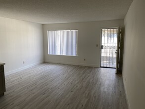 533 Glenwood Rd, Unit 5 in Glendale, CA - Building Photo - Building Photo