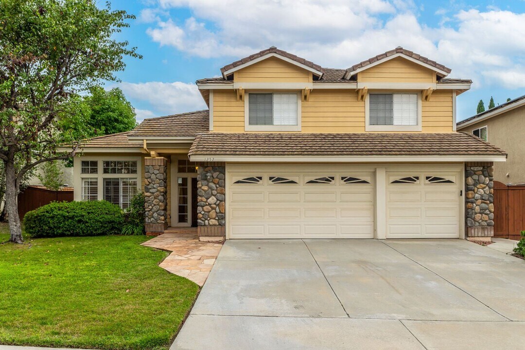 1252 Green Orchard Pl in Encinitas, CA - Building Photo