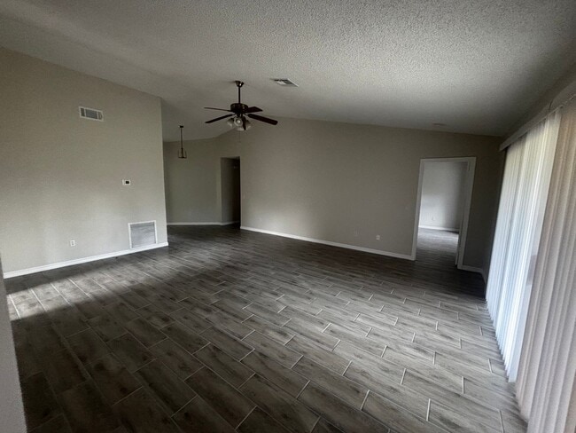 109 Emerald Rd in Ocala, FL - Foto de edificio - Building Photo