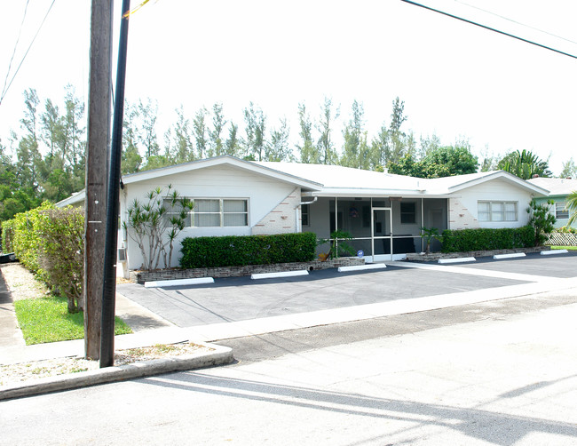 13155 Emerald Dr in Miami, FL - Building Photo - Building Photo