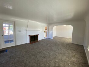 526 Madison Ave in Los Banos, CA - Foto de edificio - Building Photo