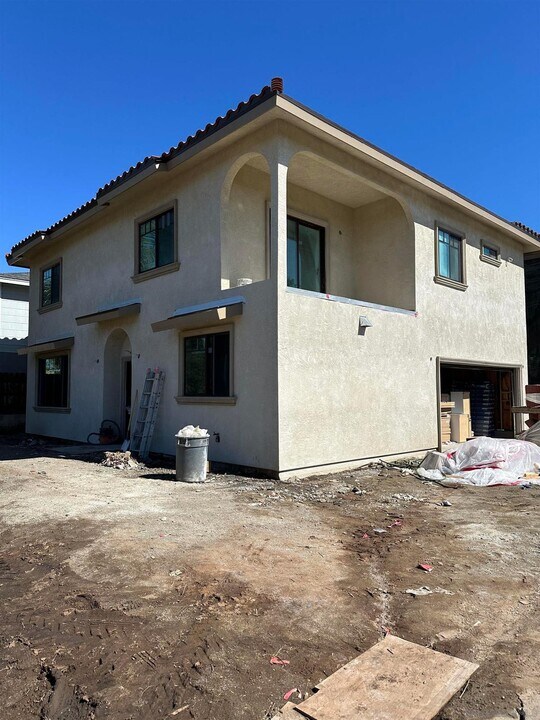 261 Robie St W in St. Paul, MN - Building Photo