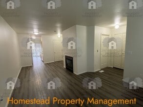 1439-1441 Falcon Loop in Independence, OR - Building Photo - Building Photo