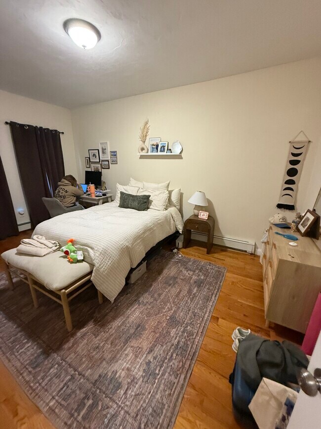58 Medford St, Unit 1 in Somerville, MA - Building Photo - Building Photo