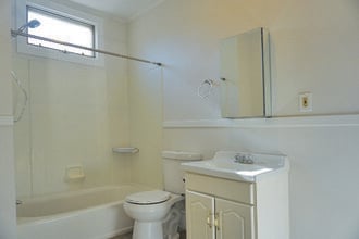 23 Maple St, Unit 25-1R in Waltham, MA - Foto de edificio - Building Photo