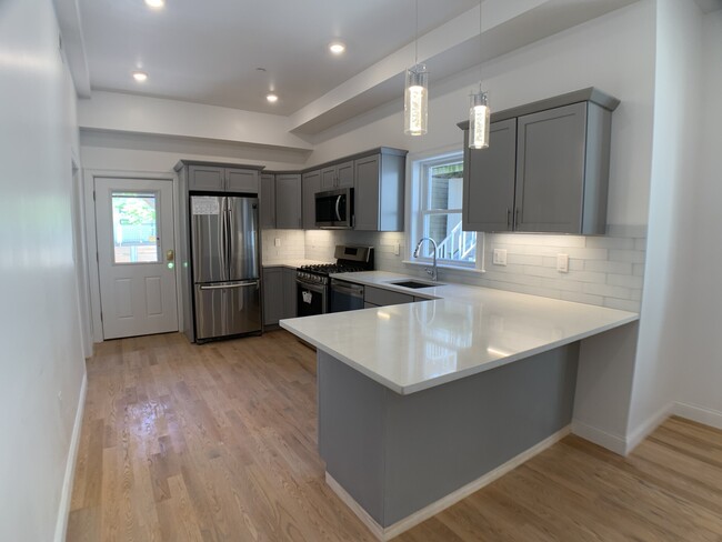6 Beech St, Unit 1 in Cambridge, MA - Foto de edificio - Building Photo
