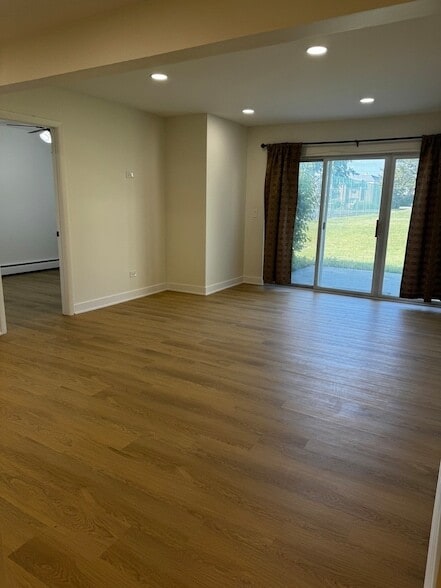 10365 Dearlove Rd, Unit 1C in Glenview, IL - Building Photo - Building Photo