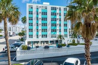 Birch Square Condos in Fort Lauderdale, FL - Building Photo - Building Photo