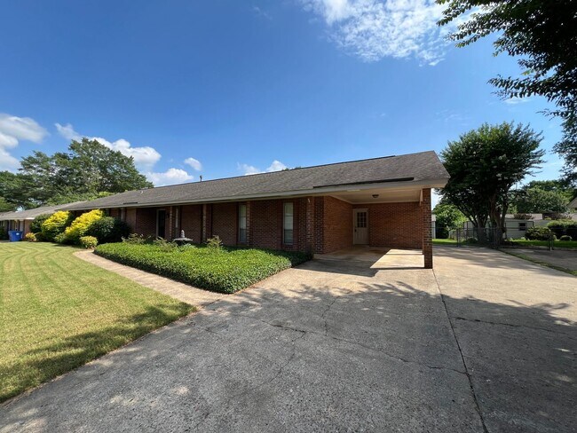 212 Doris St in Prattville, AL - Building Photo - Building Photo