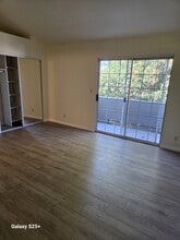 18347 Saticoy St in Reseda, CA - Building Photo - Building Photo