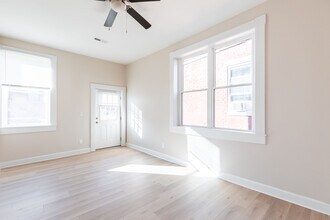 2141 Freeman Ave, Unit A in Cincinnati, OH - Foto de edificio - Building Photo