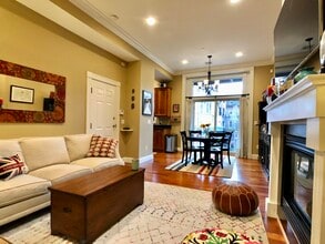 408 Columbus Ave, Unit 3 in Boston, MA - Foto de edificio - Building Photo