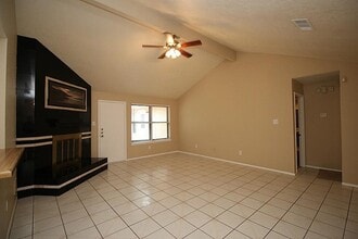 3873 Pecan Cir in La Porte, TX - Foto de edificio - Building Photo