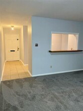 5810 Clarewood Dr-Unit -B in Houston, TX - Building Photo - Building Photo