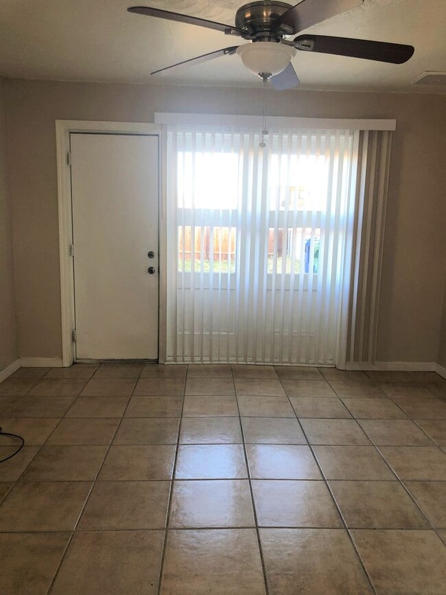 117 W Robertson Rd in Ridgecrest, CA - Building Photo - Building Photo