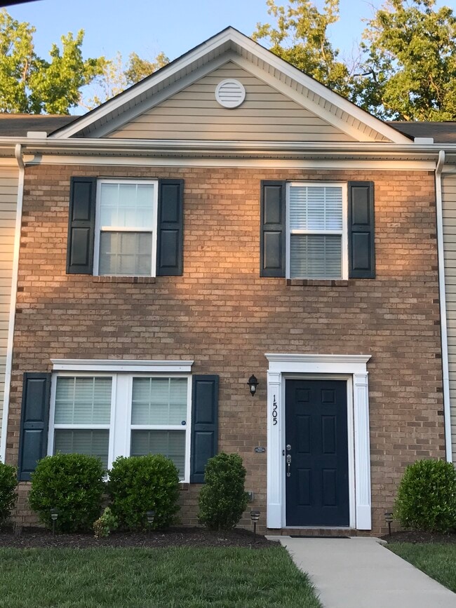 property at 1505 Stonewall Manor Dr